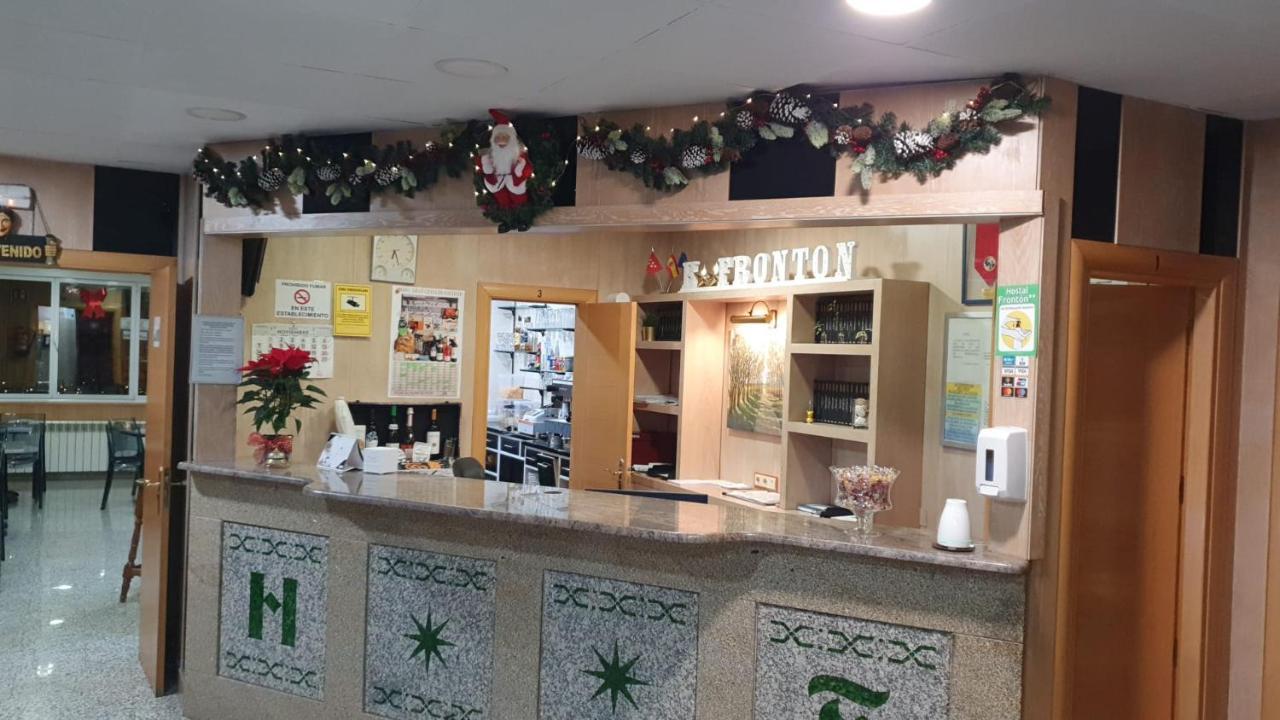 Hostal Fronton Alcobendas Exterior foto