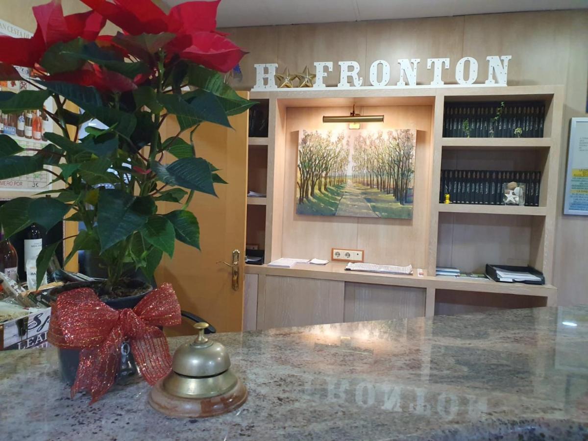 Hostal Fronton Alcobendas Exterior foto