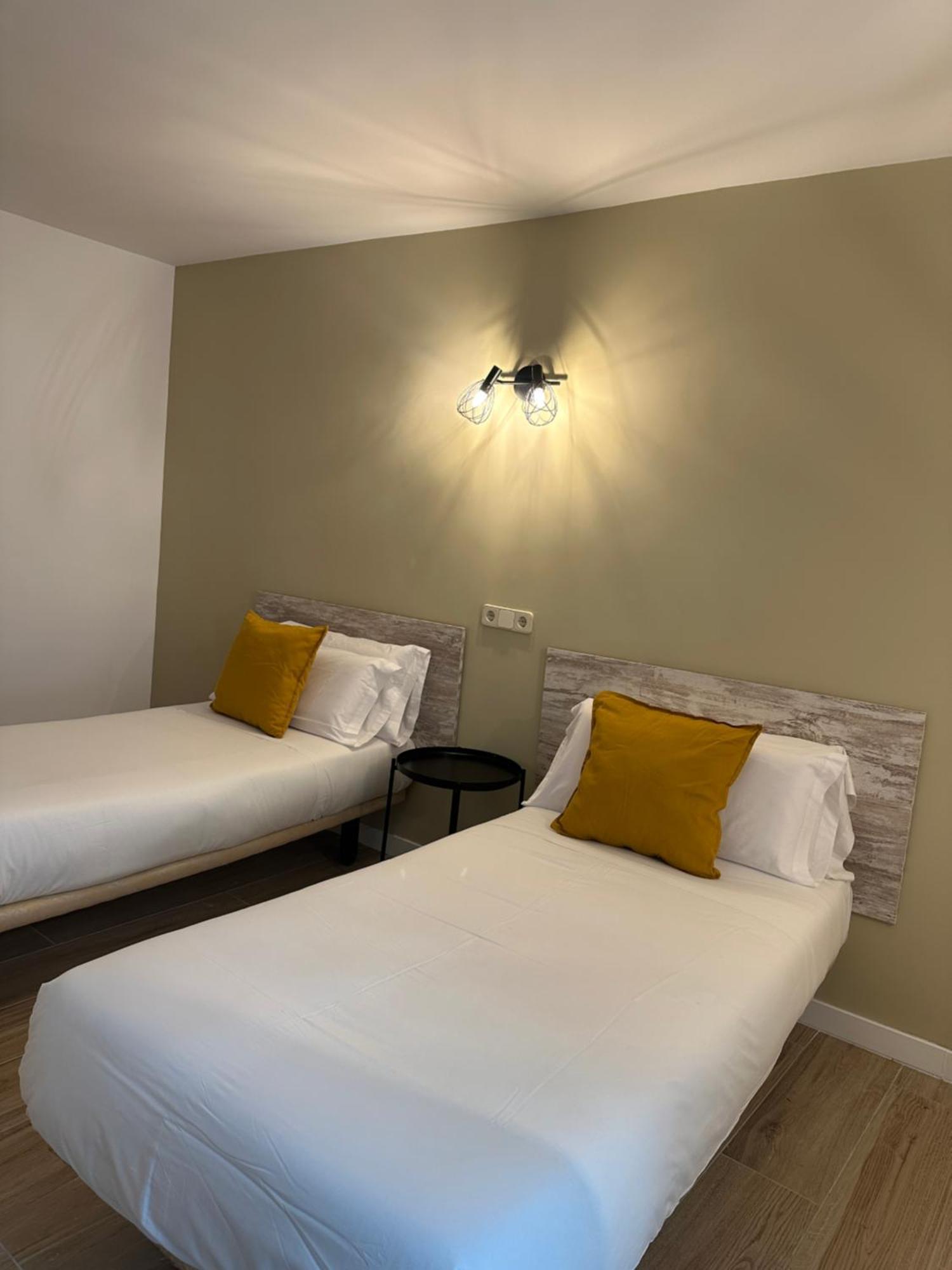 Hostal Fronton Alcobendas Exterior foto