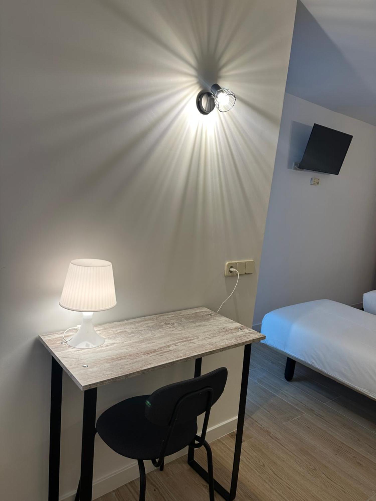Hostal Fronton Alcobendas Exterior foto