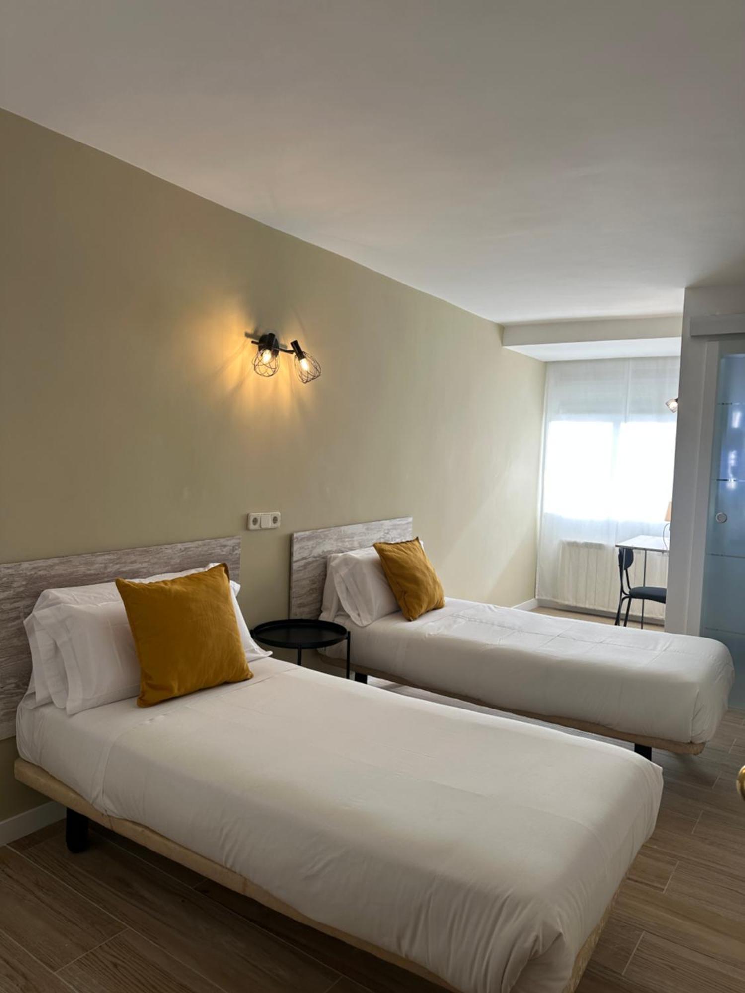Hostal Fronton Alcobendas Exterior foto