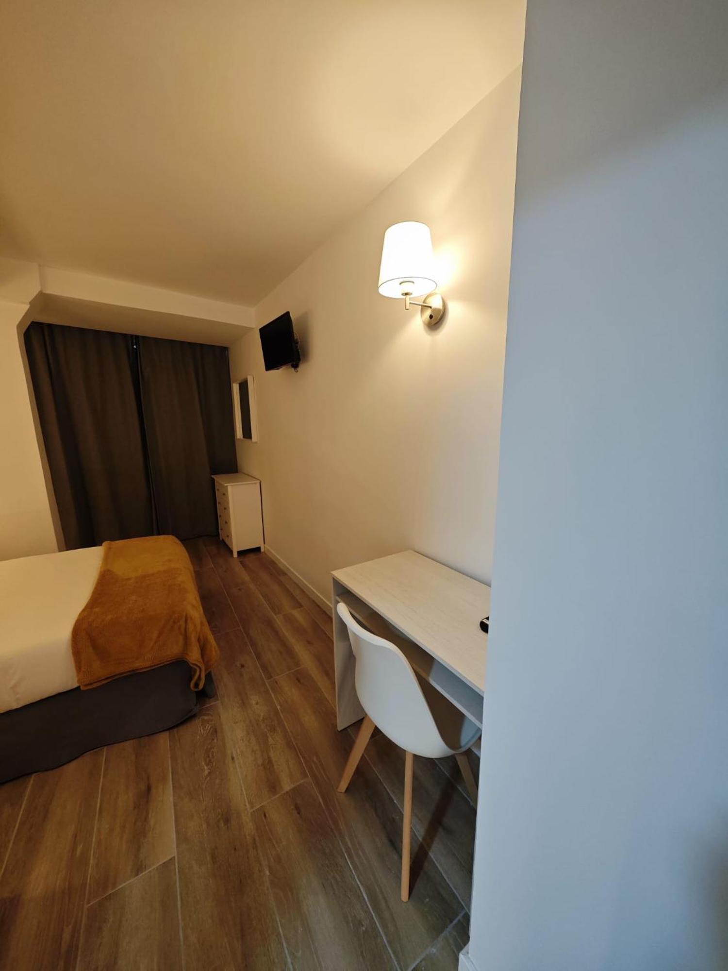 Hostal Fronton Alcobendas Exterior foto